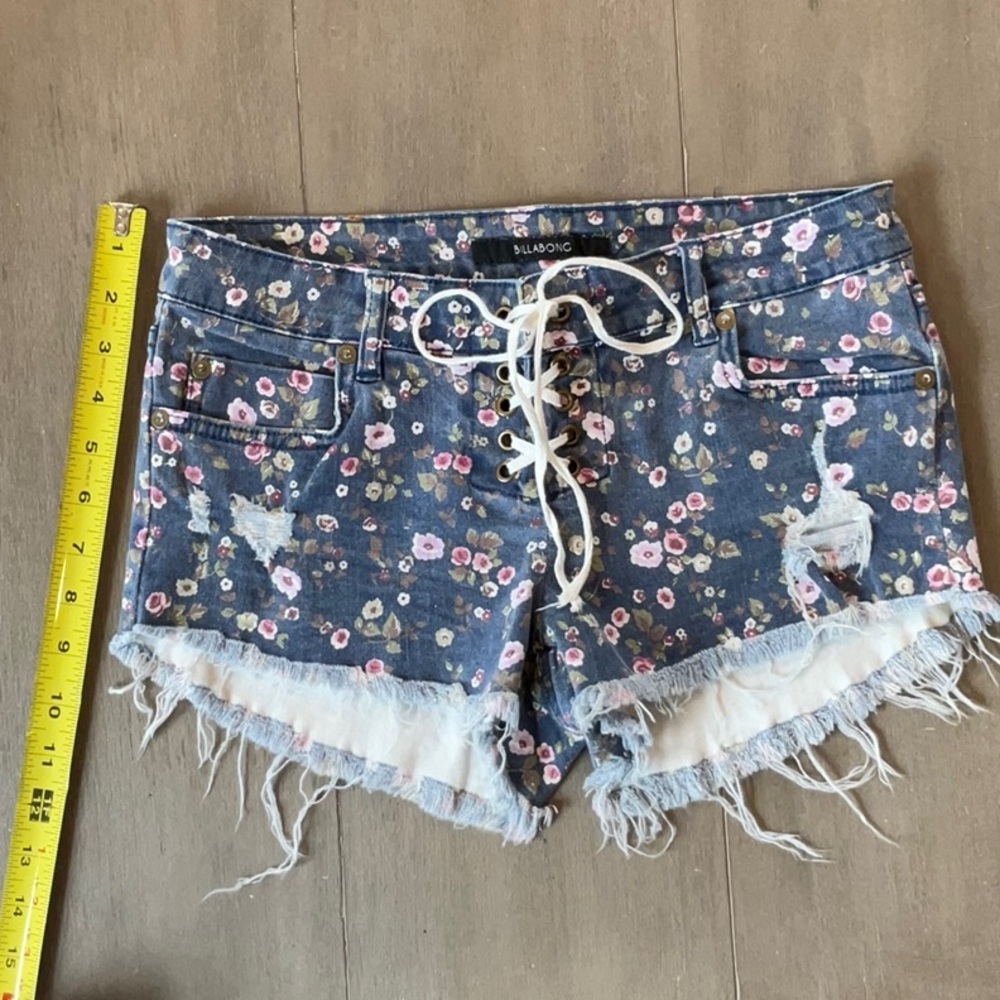 Billabong Low-Rise Short - Picture 3 of 4
